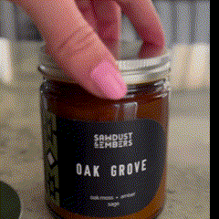 Trimmed candle wick before lighting – Sawdust & Embers safety guide
